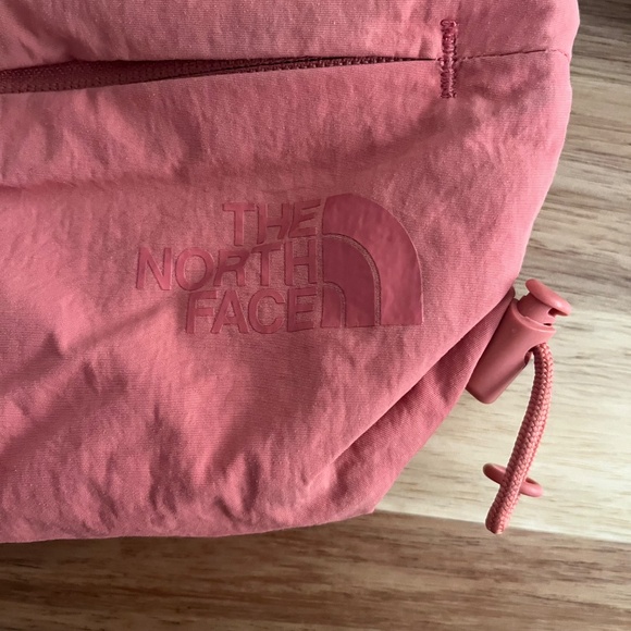 The North Face Never Stop Belt Bag - Picture 3 of 11